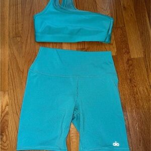 SZ Small - Alo One-Shoulder Sports Bra & High-Waist Biker Shorts Set - Teal